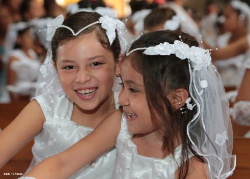 310 niños y niñas se consagran a Jesucristo al recibir la Primera Comunión