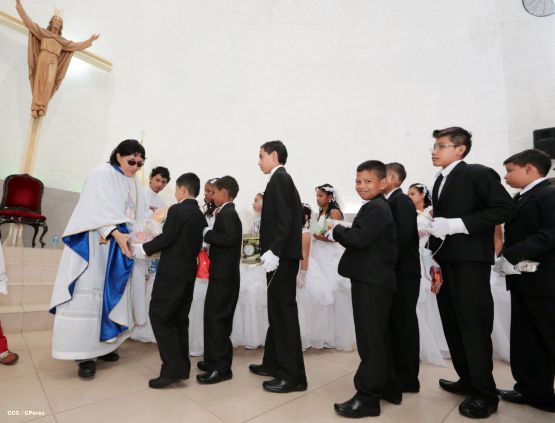 310 niños y niñas se consagran a Jesucristo al recibir la Primera Comunión