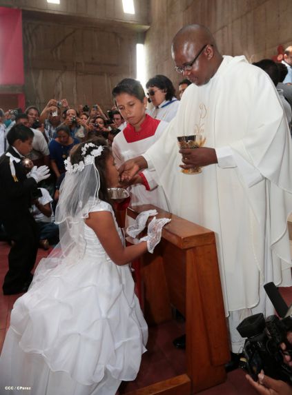 310 niños y niñas se consagran a Jesucristo al recibir la Primera Comunión