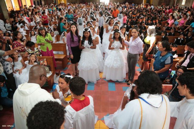 310 niños y niñas se consagran a Jesucristo al recibir la Primera Comunión