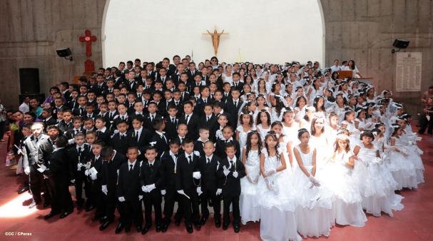 310 niños y niñas se consagran a Jesucristo al recibir la Primera Comunión