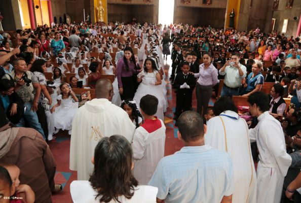 310 niños y niñas se consagran a Jesucristo al recibir la Primera Comunión