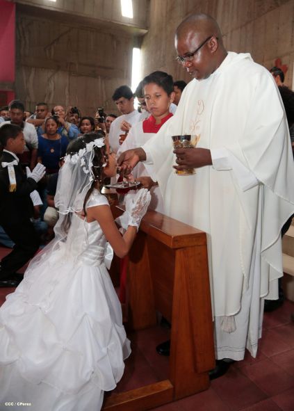 310 niños y niñas se consagran a Jesucristo al recibir la Primera Comunión