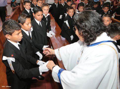310 niños y niñas se consagran a Jesucristo al recibir la Primera Comunión