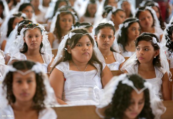 310 niños y niñas se consagran a Jesucristo al recibir la Primera Comunión