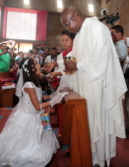 310 niños y niñas se consagran a Jesucristo al recibir la Primera Comunión