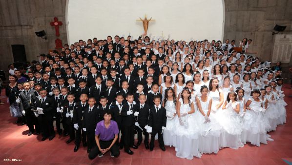 310 niños y niñas se consagran a Jesucristo al recibir la Primera Comunión