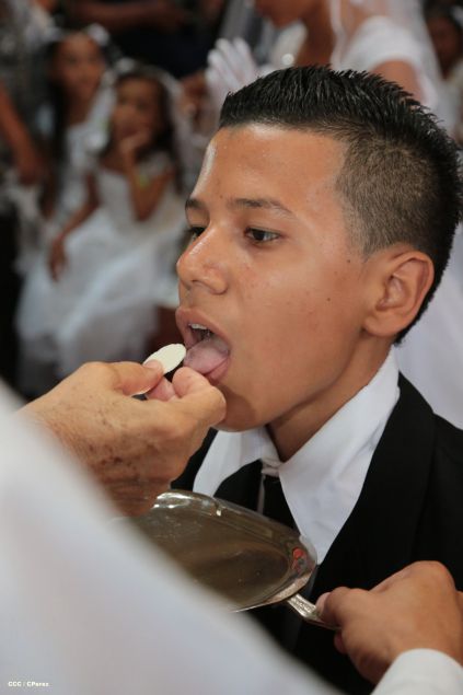 310 niños y niñas se consagran a Jesucristo al recibir la Primera Comunión