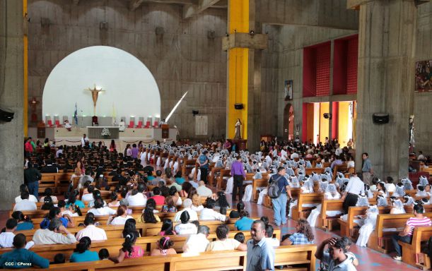 310 niños y niñas se consagran a Jesucristo al recibir la Primera Comunión