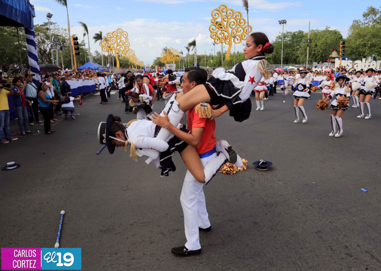 Dedican desfile patrio al 34 aniversario de la Cruzada Nacional de Alfabetización