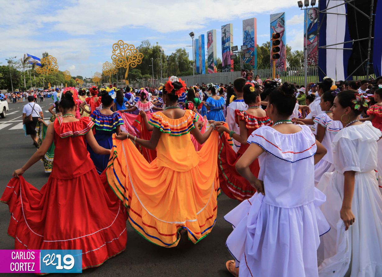 Dedican desfile patrio al 34 aniversario de la Cruzada Nacional de Alfabetización