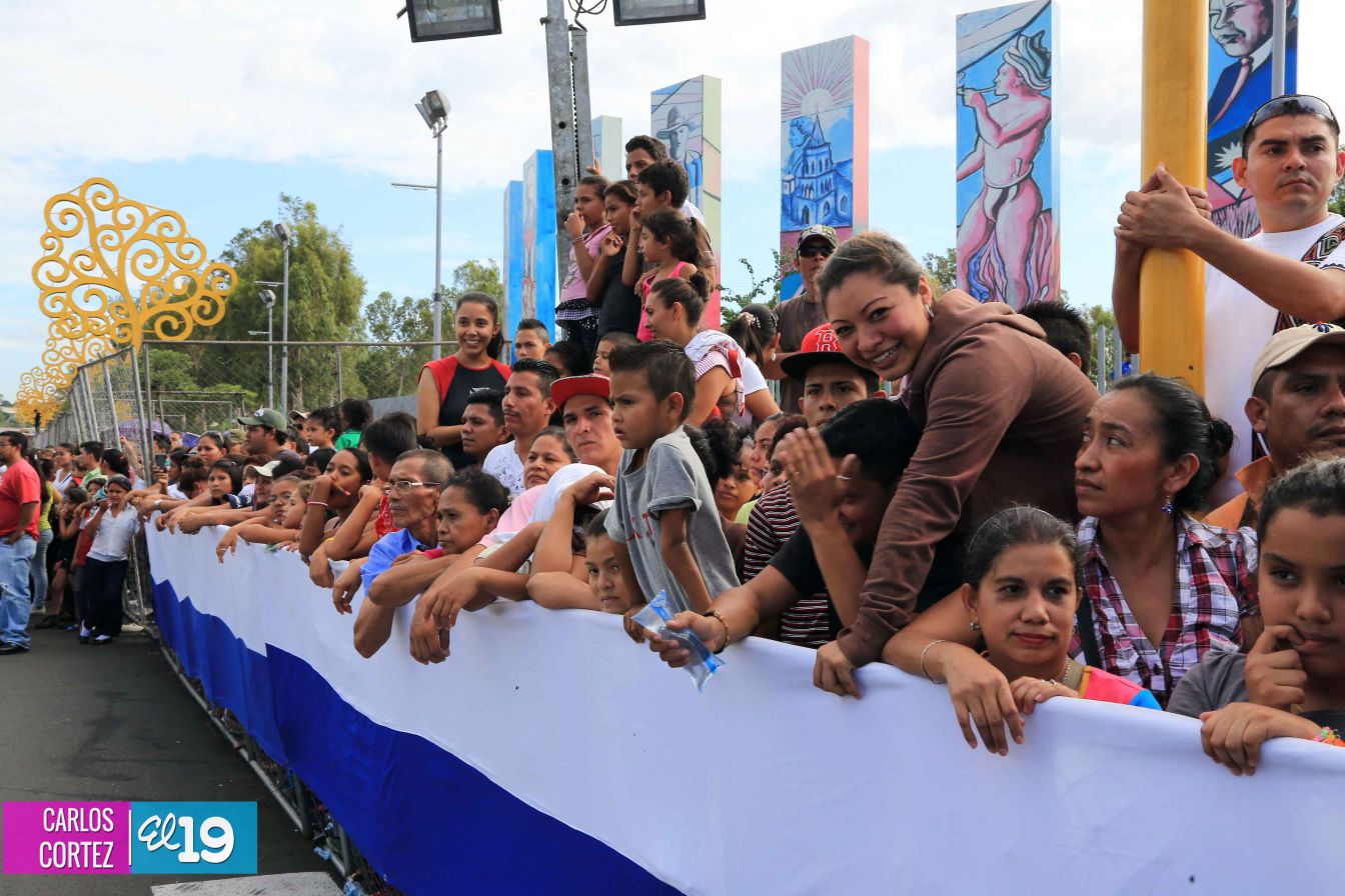 Dedican desfile patrio al 34 aniversario de la Cruzada Nacional de Alfabetización