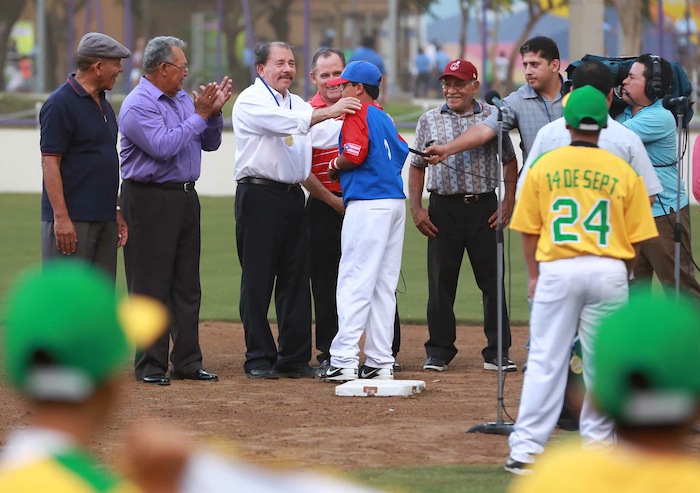 Presidente Daniel inaugura Estadio Béisbol Infantil 