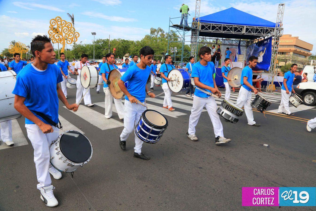 Dedican desfile patrio al 34 aniversario de la Cruzada Nacional de Alfabetización