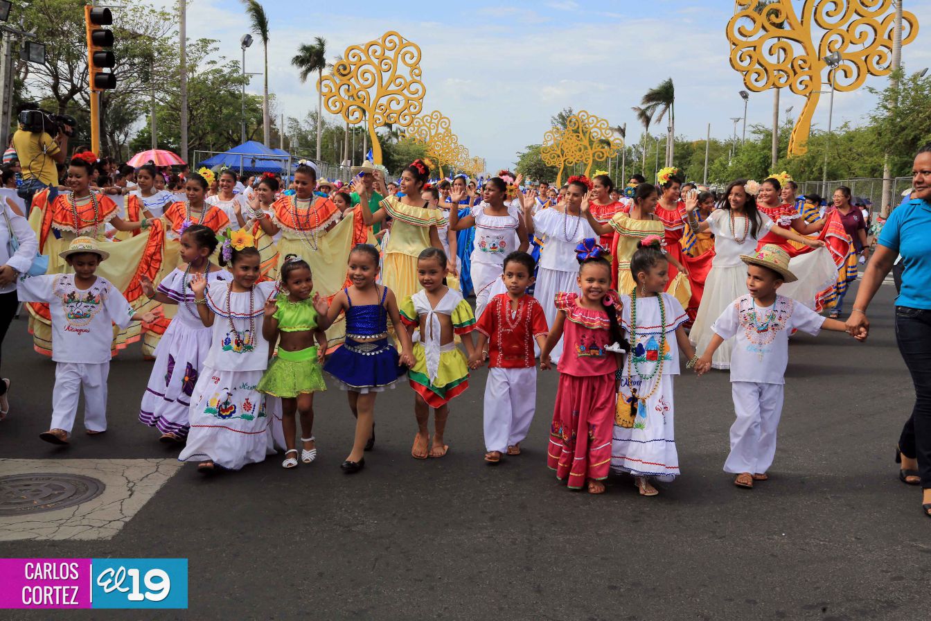 Dedican desfile patrio al 34 aniversario de la Cruzada Nacional de Alfabetización