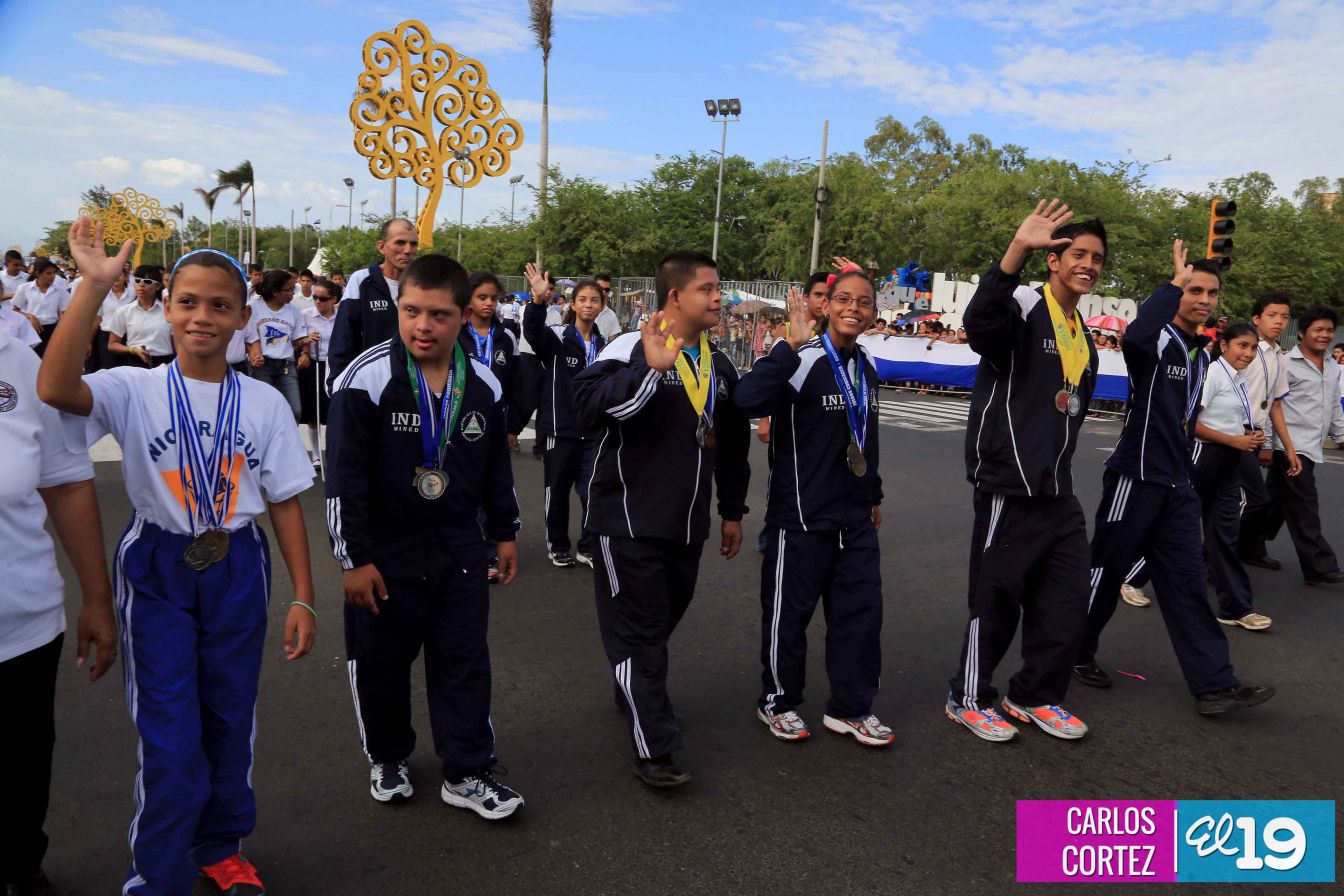 Dedican desfile patrio al 34 aniversario de la Cruzada Nacional de Alfabetización