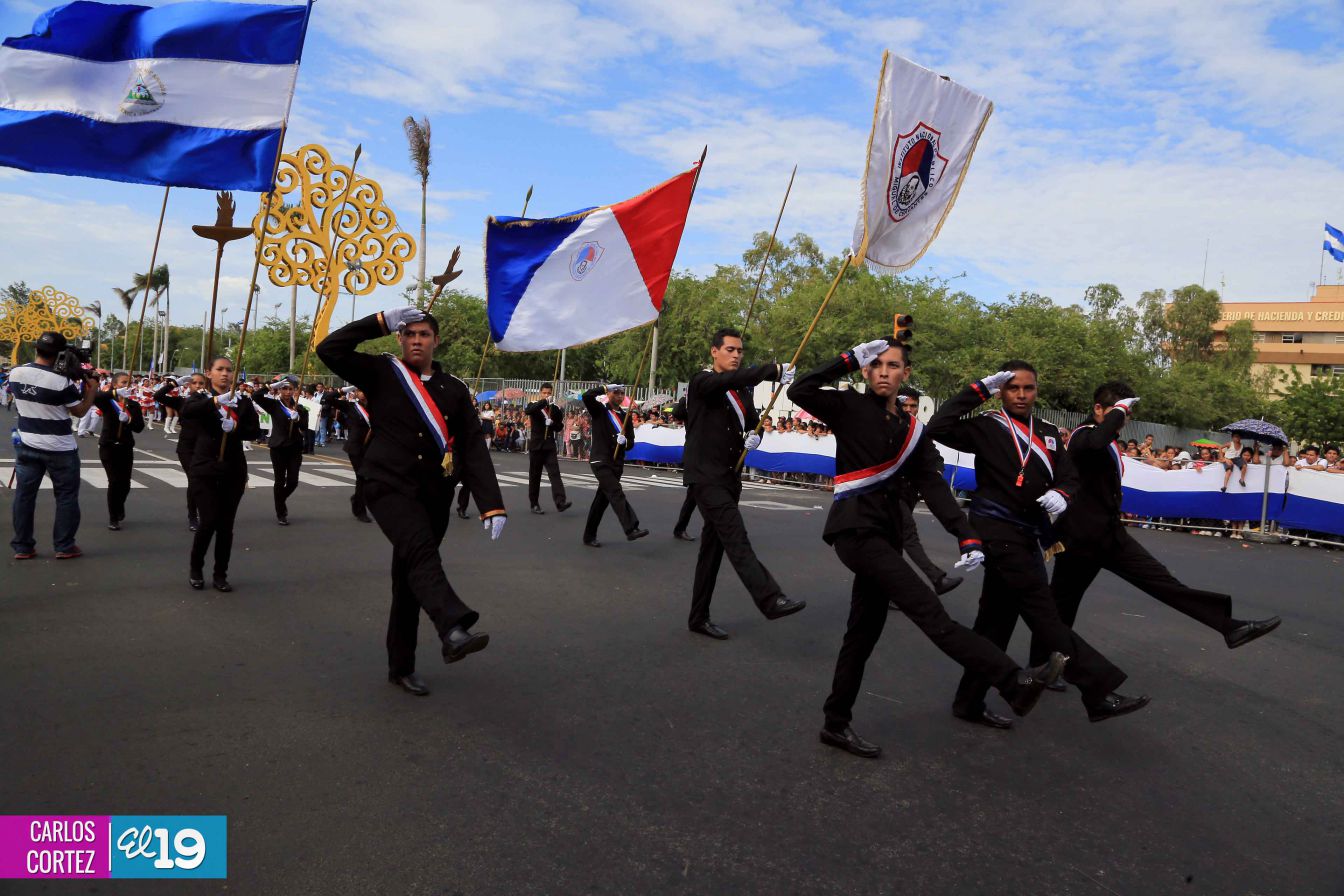 Dedican desfile patrio al 34 aniversario de la Cruzada Nacional de Alfabetización