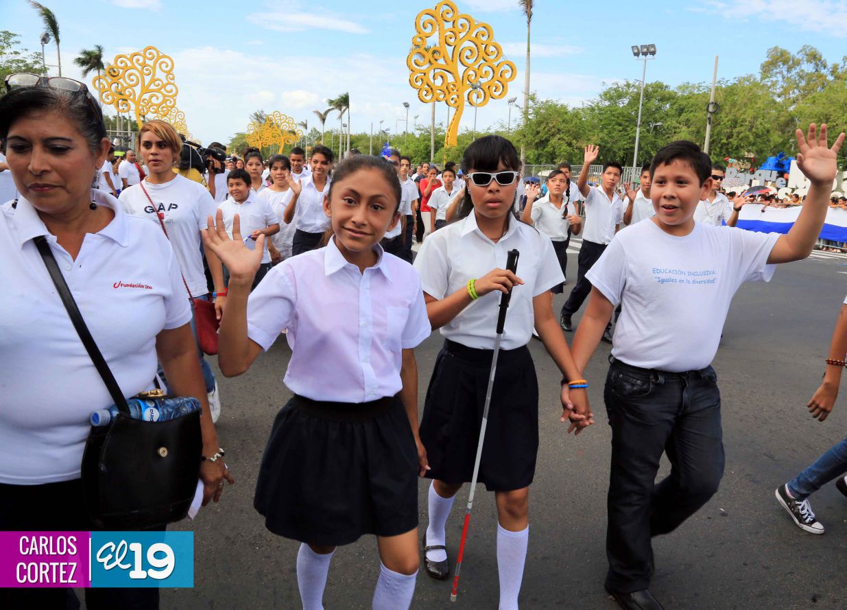 Dedican desfile patrio al 34 aniversario de la Cruzada Nacional de Alfabetización