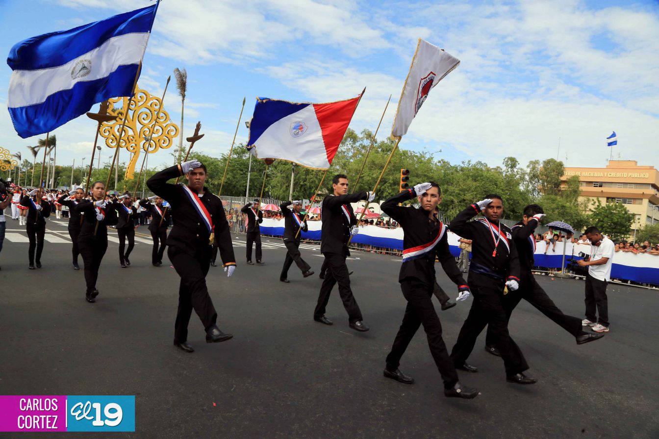Dedican desfile patrio al 34 aniversario de la Cruzada Nacional de Alfabetización