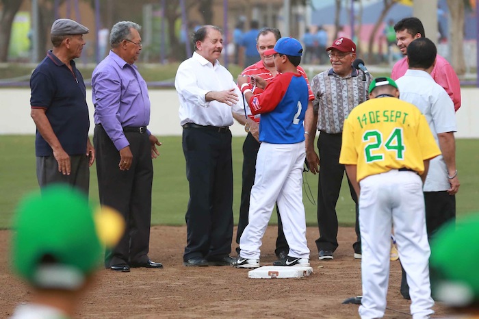 Presidente Daniel inaugura Estadio Béisbol Infantil 