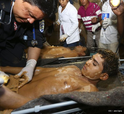 Rescatan con vida a 20 mineros