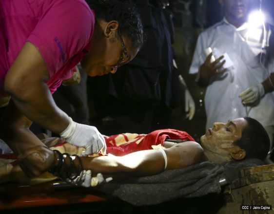 Rescatan con vida a 20 mineros