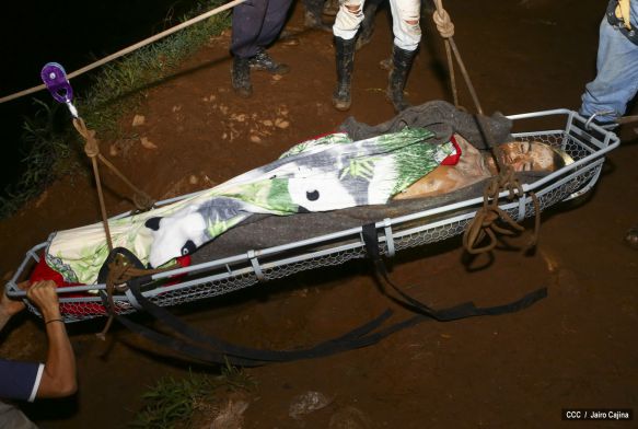 Rescatan con vida a 20 mineros