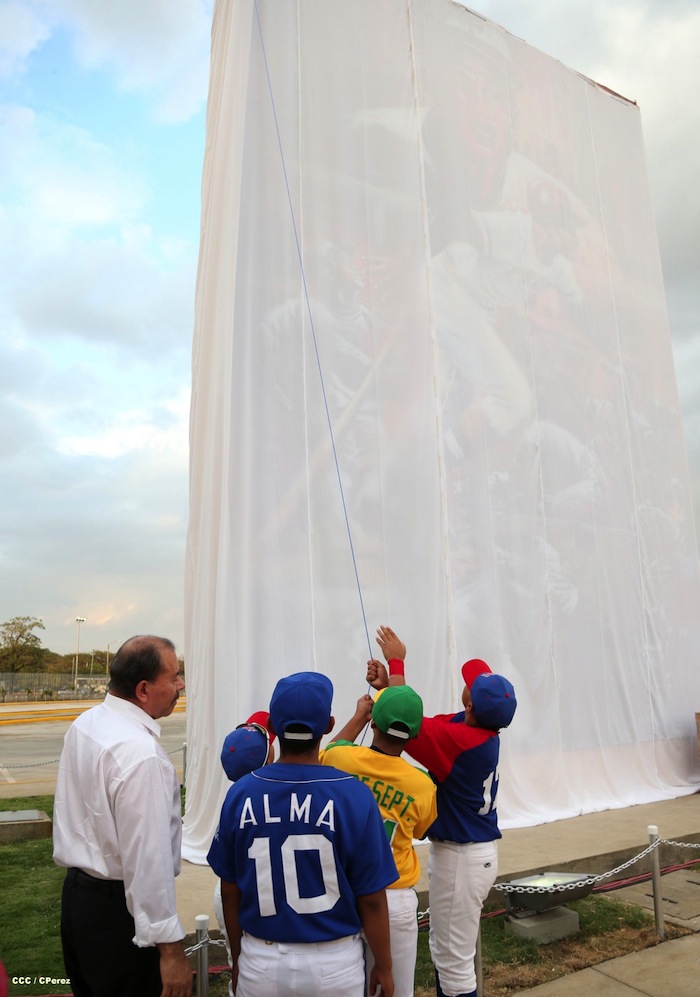 Presidente Daniel inaugura Estadio Béisbol Infantil 