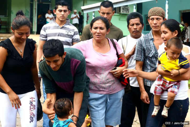 Mineros salen del Hospital de Bonanza