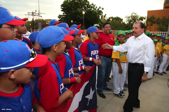 Presidente Daniel inaugura Estadio Béisbol Infantil 