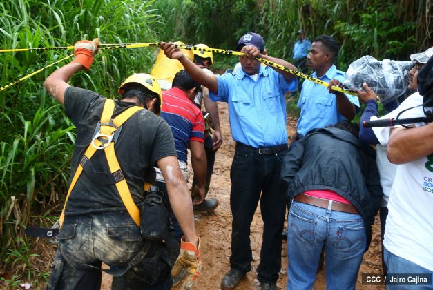 Continúan labores de búsqueda de mineros