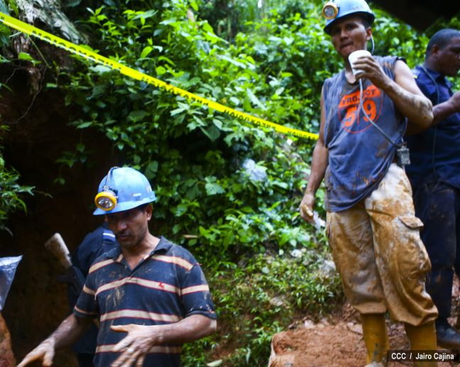 Continúan labores de búsqueda de mineros
