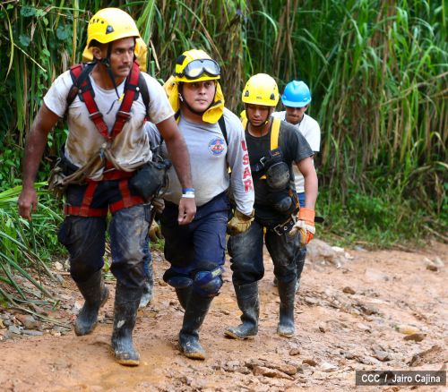 Continúan labores de búsqueda de mineros