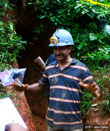 Continúan labores de búsqueda de mineros