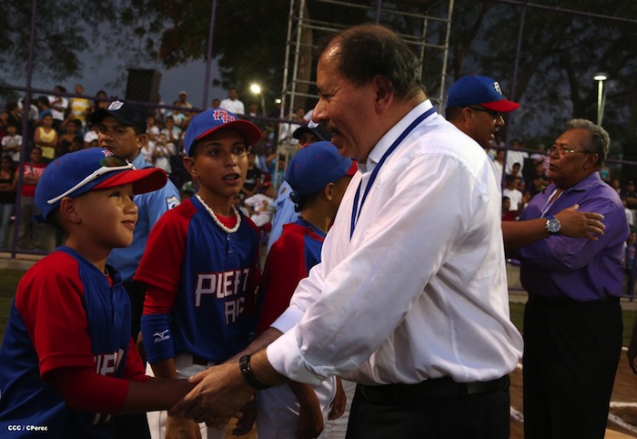 Presidente Daniel inaugura Estadio Béisbol Infantil 