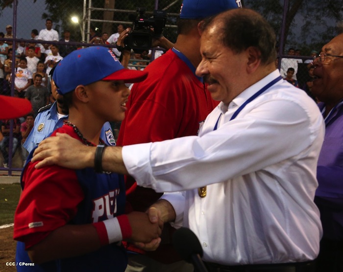 Presidente Daniel inaugura Estadio Béisbol Infantil 