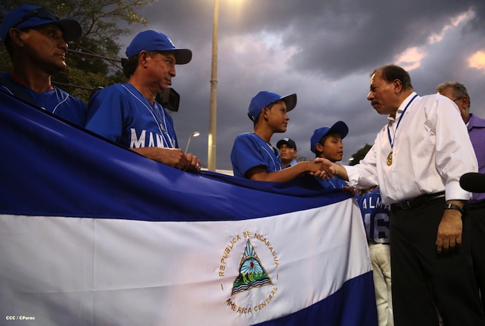 Presidente Daniel inaugura Estadio Béisbol Infantil 