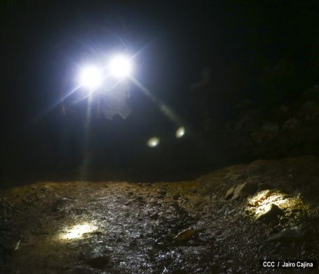 Familias de Bonanza en vigilia espiritual por mineros artesanales soterrados