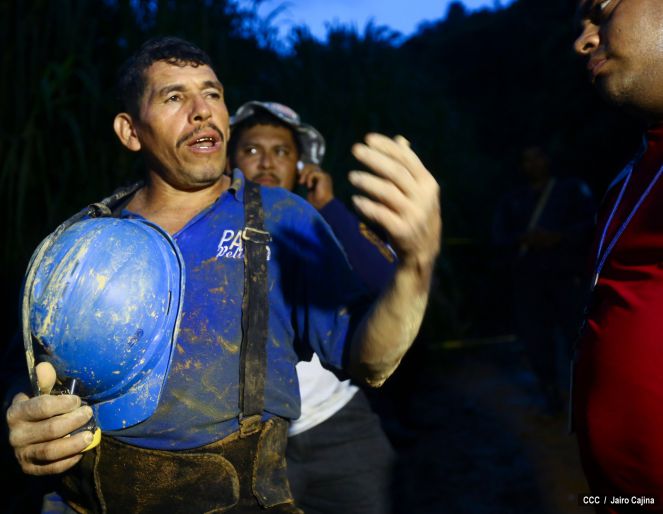 Familias de Bonanza en vigilia espiritual por mineros artesanales soterrados
