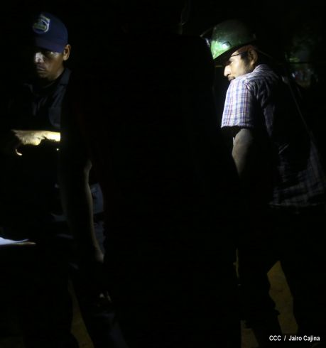 Familias de Bonanza en vigilia espiritual por mineros artesanales soterrados