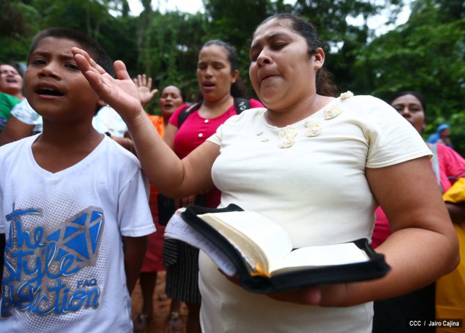 Familias de Bonanza en vigilia espiritual por mineros artesanales soterrados