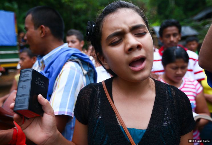 Familias de Bonanza en vigilia espiritual por mineros artesanales soterrados