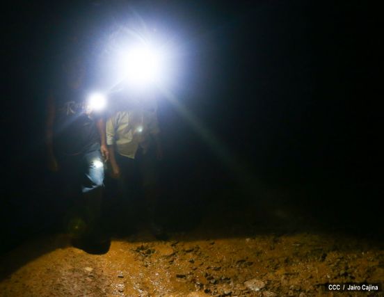 Familias de Bonanza en vigilia espiritual por mineros artesanales soterrados