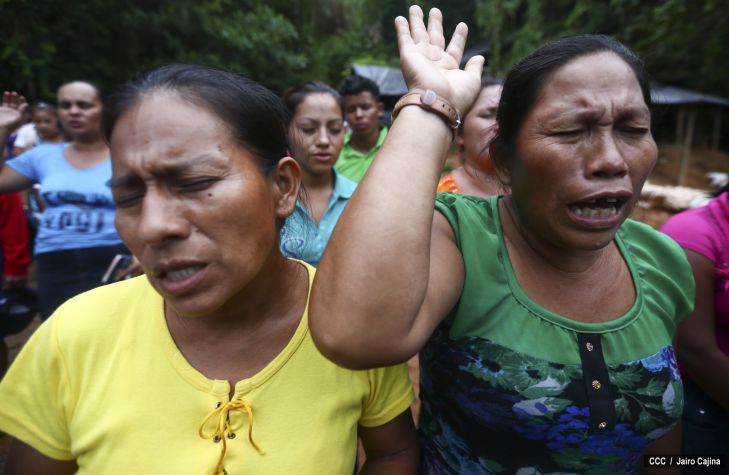 Familias de Bonanza en vigilia espiritual por mineros artesanales soterrados