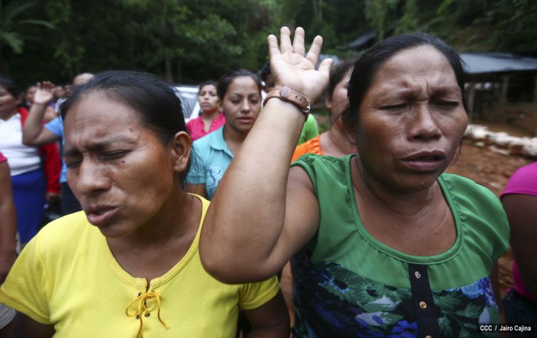Familias de Bonanza en vigilia espiritual por mineros artesanales soterrados