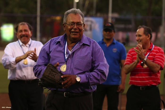 Presidente Daniel inaugura Estadio Béisbol Infantil 