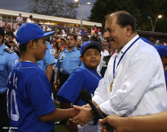 Presidente Daniel inaugura Estadio Béisbol Infantil 