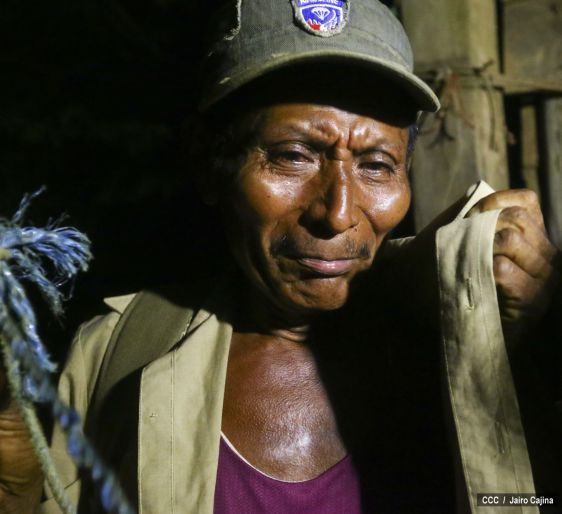 Familias de Bonanza resignadas ante dificultades en rescate de mineros