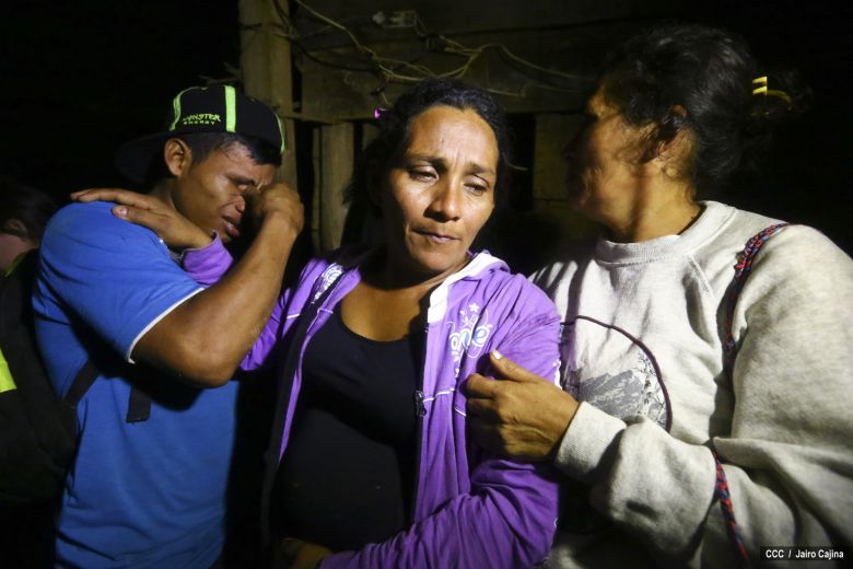 Familias de Bonanza resignadas ante dificultades en rescate de mineros