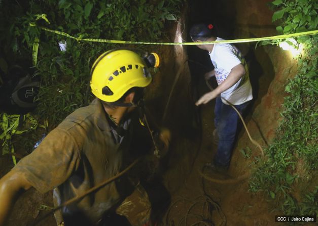 Familias de Bonanza resignadas ante dificultades en rescate de mineros